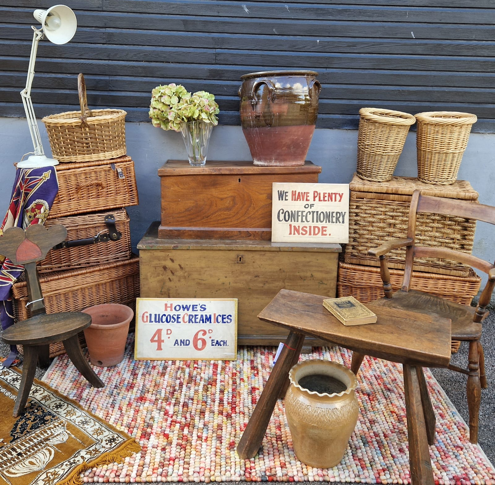 Tustain Carriers Logo